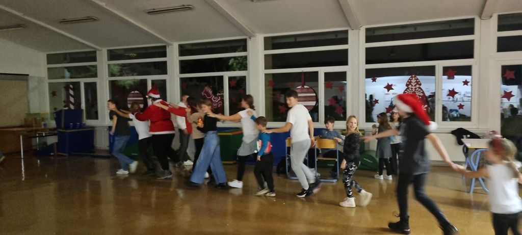 Učenci 9. razredov odplesali v novo leto