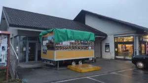 Pošta se začasno seli v montažno prikolico
