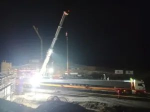 Nočna zapora avtoceste zaradi montaže mostu