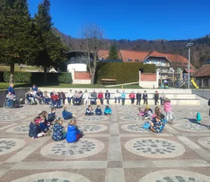 Murni na sprehodu s starostniki