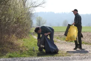 Čistilna akcija in pomoč starejšim pri sezonskih opravilih