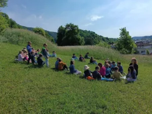 Naravoslovni dan: Juhuhu, poletje je tu in obiskali smo travnik