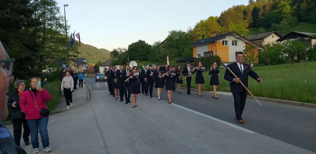 Prvomajska budnica na ulicah Horjula
