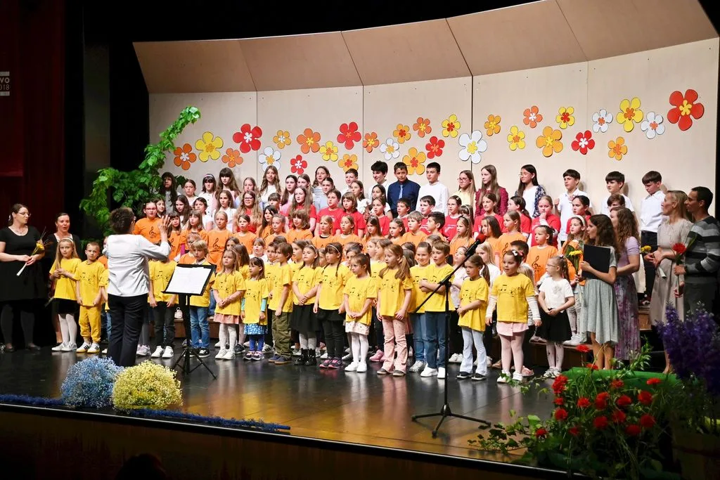 Letni koncert pevskih zborov Cankarjeve šole
