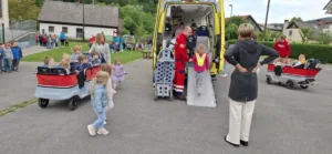 Obisk reševalcev in prva pomoč v vrtcu pri OŠ Dobrova