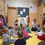 PO MARIJINIH STOPINJAH