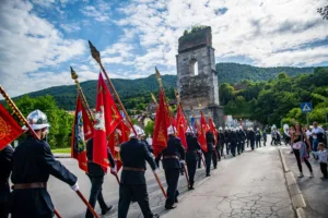 Borovniški gasilci 140-letnico obeležili s parado, priznanji in veselico