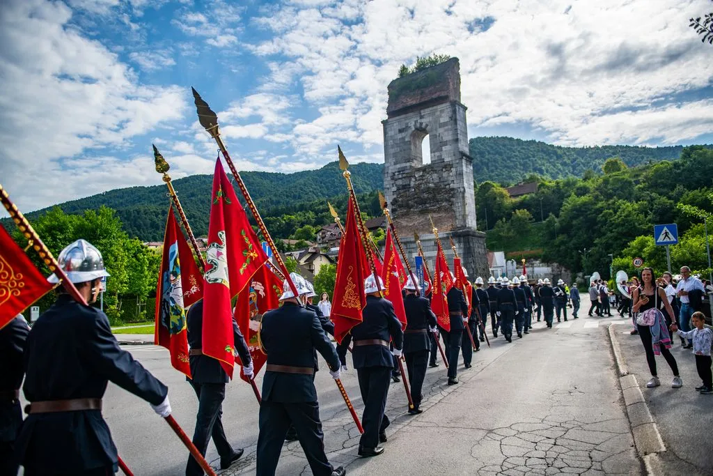 Borovniški gasilci 140-letnico obeležili s parado, priznanji in veselico