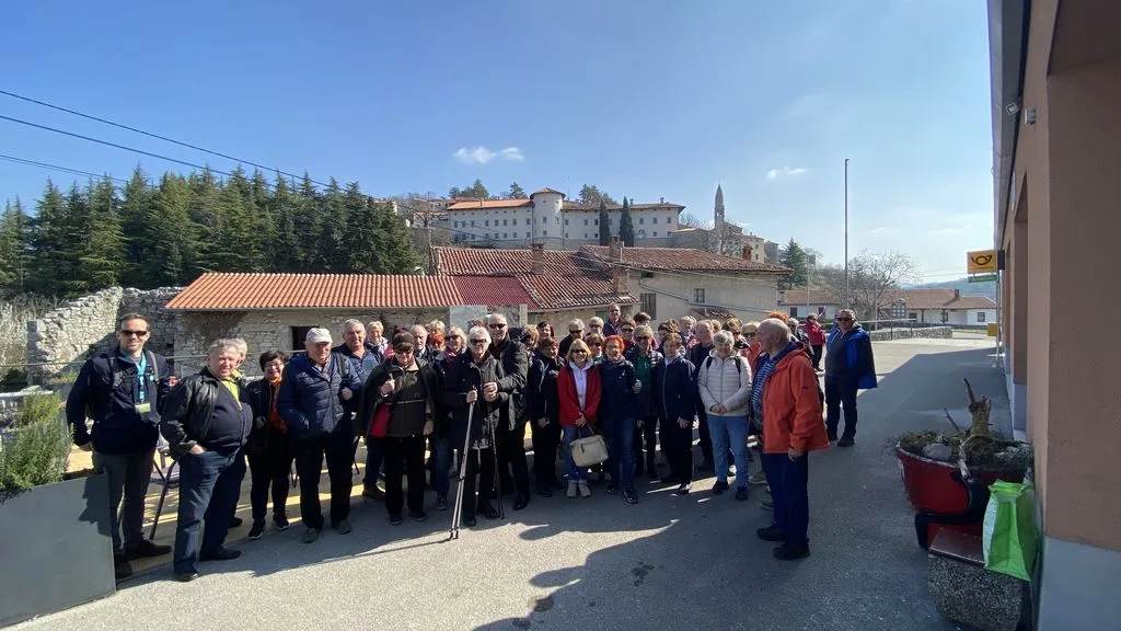 S prijatelji na  nordijski hoji po Krasu