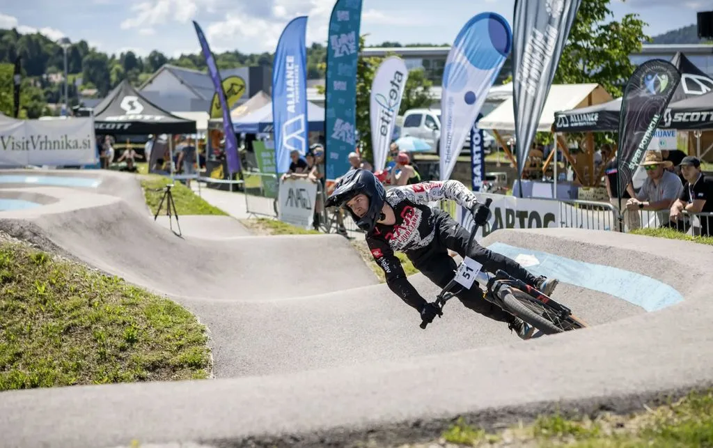 Vrhničani blesteli na domačem pumptracku
