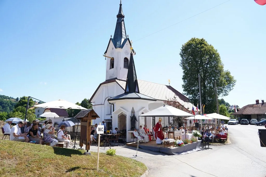 Dediči – Spominska slovesnost pri Kapeli mučencev v Šentjoštu