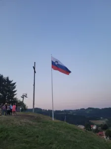 Na Kogeljču zaplapolala nova slovenska zastava