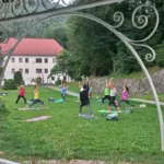 Joga v parku Polhograjske graščine s Katjo Premrl