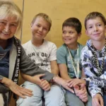 Ko starost in mladost gradita trden most