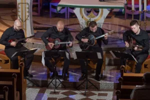 Zagrebški kvartet tambur za zaključek Festivala Glasbena fabr’ka 2025 napolnil župnijsko cerkev