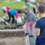 Šolski vrt si je nadel jesesnko podobo