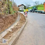 Sanacija pločnika v Zaklancu za večjo varnost pešcev