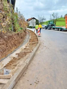 Sanacija pločnika v Zaklancu za večjo varnost pešcev