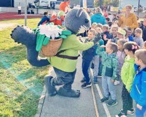 Mini olimpijada v Polhovem Gradcu združila šport, veselje in skupnost