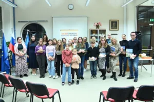 Tretja otroška knjiga: moljčka tokrat raziskujeta Vrhniko