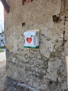 Občina bogatejša za novo AED napravo