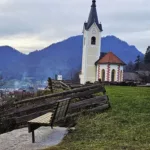 Novi razgledni točki nad Srednjo vasjo pri Polhovem Gradcu