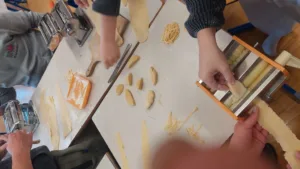 Praznični bazar na OŠ Dobrova