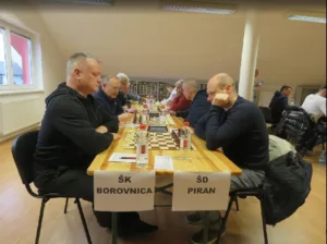 Borovniški šahisti odlični v Komendi in vabijo na Novoletni turnir