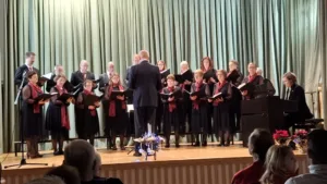 Božično-novoletni koncert napolnil dvorano gasilskega doma na Drenovem Griču