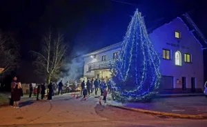 Prižig prazničnih lučk v Brezju