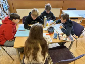 Matematična soba pobega med knjižnimi policami