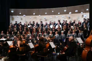 Pevski zbori in orkester sporočajo: veselje svetu!