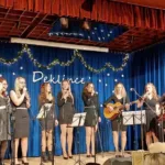 Koncert vokalne skupine Deklince in prižig lučk v Črnem Vrhu