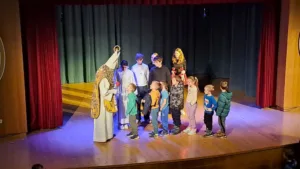 Miklavž razveselil otroke v Polhovem Gradcu