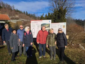 Člani ŠK Enajsta šola o antiki iz Dragomerja na ogledu rimske utrdbe Ad Pirum na Hrušici