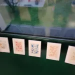 Likovna zgodba, ki raste iz svinčnika in domišljije