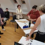 Bonton in darila: ko prazniki postanejo čas pozornosti in odnosa