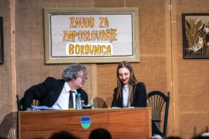 Šota s satirično igro o borovniških težavah