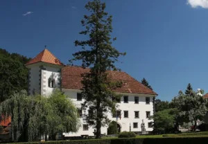 Polhograjska graščina v marcu