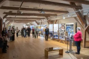 V TMS odprli razstavo o življenju med presihajočimi jezeri in             velikimi zvermi