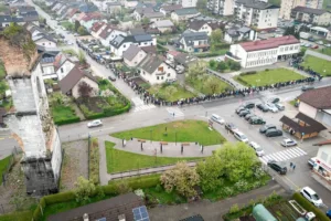 “Živa replika dolžine viadukta” je razkrila bedo našega zdravstva