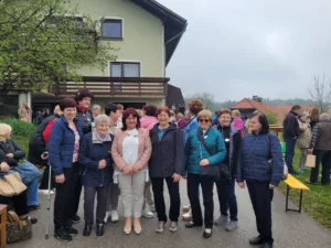Kmetica leta – Matejka Sečnik pripeljala več kot 200 obiskovalcev iz cele Slovenije
