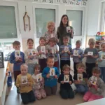 Otroci iz vrtca v Dragomerju počastili materinski dan na poseben način