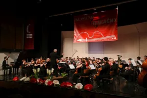 Koncert Klasično in drugačno – Orkester Simfonika letos praznuje 35 let delovanja