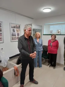 Stavbna dediščina Dragomerja in Suho cvetje na voščilnicah – navdih  slikarke Emilije Erbežnik