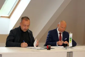 Občina podpisala pogodbo za gradnjo nadzidka šole