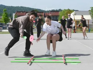 Na Vrhniki počastili 150. obletnico rojstva Ivana Cankarja s srečanjem treh osnovnih šol z njegovim imenom