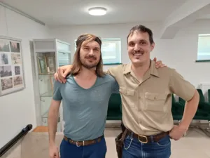 Svet med resničnostjo in domišljijo v umetniških delih vsestranskega ustvarjalca Mihe Eriča