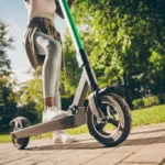 Policija: na Vrhniki in okolici ni izstopajoče problematike z e-skiroji