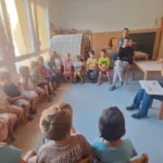 Pravljične urice znova razveselile najmlajše bralce